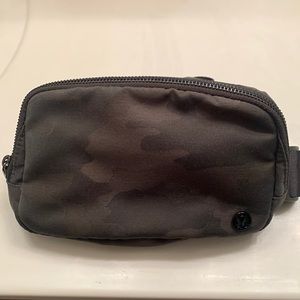 NWOT lululemon green & brown camouflage camp Everywhere belt bag EUC never used
